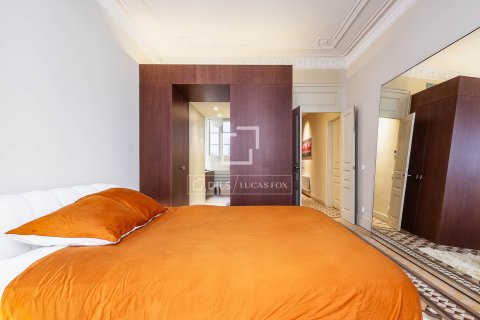 Apartamento de 3 dormitorios en venta en Barcelona, Cataluña, Spain № 6567 - foto 19
