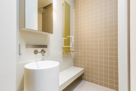 Apartamento de 3 dormitorios en venta en Barcelona, Cataluña, Spain № 6567 - foto 25