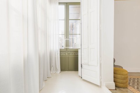 Apartamento de 3 dormitorios en venta en Barcelona, Cataluña, Spain № 6567 - foto 26