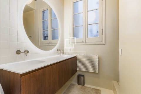 Apartamento de 3 dormitorios en venta en Barcelona, Cataluña, Spain № 6567 - foto 20
