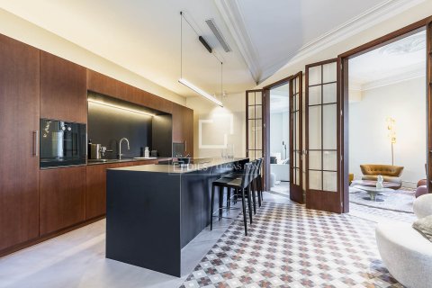 Apartamento de 3 dormitorios en venta en Barcelona, Cataluña, Spain № 6567 - foto 9