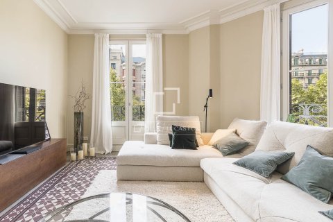 Apartamento de 3 dormitorios en venta en Barcelona, Cataluña, Spain № 6567 - foto 17