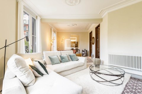 Apartamento de 3 dormitorios en venta en Barcelona, Cataluña, Spain № 6567 - foto 16