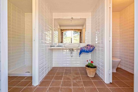 Сasa de 7 dormitorios en venta en Tamariu, Gerona, Cataluña, Spain № 1667 - foto 12