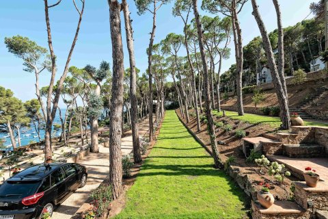 Сasa de 7 dormitorios en venta en Tamariu, Gerona, Cataluña, Spain № 1667 - foto 2