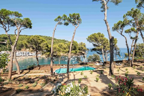 Сasa de 7 dormitorios en venta en Tamariu, Gerona, Cataluña, Spain № 1667 - foto 4