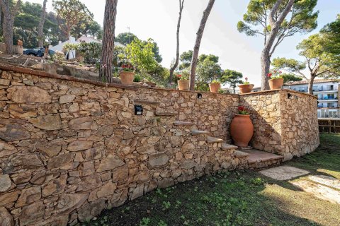Сasa de 7 dormitorios en venta en Tamariu, Gerona, Cataluña, Spain № 1667 - foto 14