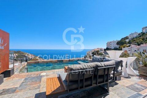 Villa de 3 dormitorios en venta en Roses, Gerona, Cataluña, Spain № 5684