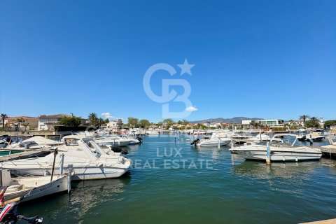 Купить виллу в Эмпуриабрава, Испания с 4 спальни, 372м², № 5682 - фото 3