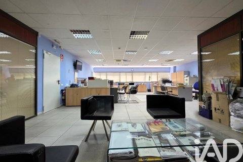 Propiedad comercial de 1128 m² en venta en Cervelló, Barcelona, Cataluña, Spain № 8465 - foto 19