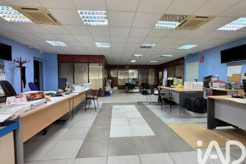 Propiedad comercial de 1128 m² en venta en Cervelló, Barcelona, Cataluña, Spain № 8465 - foto 18