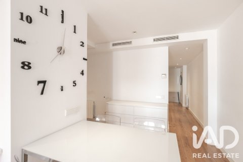 Apartamento de 2 dormitorios en venta en Barcelona, Cataluña, Spain № 8466 - foto 3