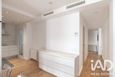 Apartamento de 2 dormitorios en venta en Barcelona, Cataluña, Spain № 8466 - foto 4
