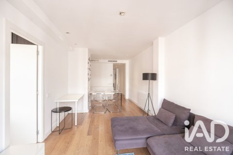 Apartamento de 2 dormitorios en venta en Barcelona, Cataluña, Spain № 8466 - foto 2