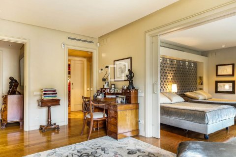 Apartamento de 5 dormitorios en venta en Barcelona, Cataluña, Spain № 4007 - foto 18
