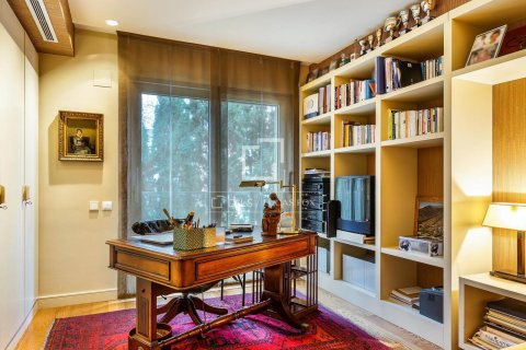 Apartamento de 5 dormitorios en venta en Barcelona, Cataluña, Spain № 4007 - foto 29