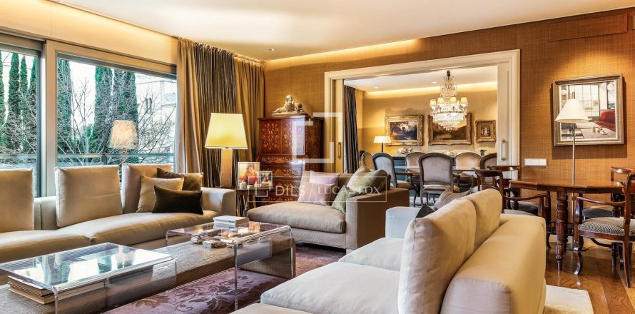 Apartamento de 5 dormitorios en venta en Barcelona, Cataluña, Spain № 4007