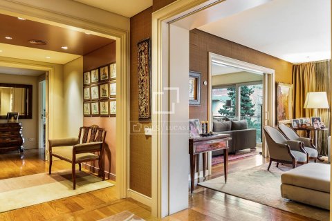 Apartamento de 5 dormitorios en venta en Barcelona, Cataluña, Spain № 4007 - foto 12
