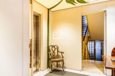 Apartamento de 5 dormitorios en venta en Barcelona, Cataluña, Spain № 4007 - foto 25