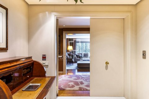 Apartamento de 5 dormitorios en venta en Barcelona, Cataluña, Spain № 4007 - foto 13