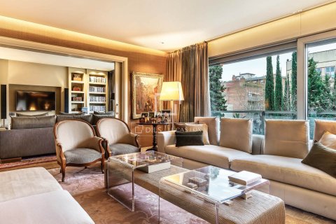 Apartamento de 5 dormitorios en venta en Barcelona, Cataluña, Spain № 4007 - foto 4