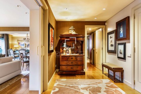 Apartamento de 5 dormitorios en venta en Barcelona, Cataluña, Spain № 4007 - foto 17
