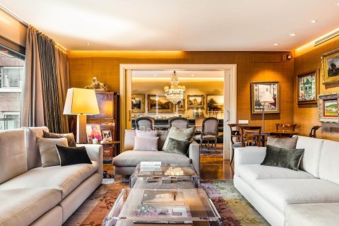 Apartamento de 5 dormitorios en venta en Barcelona, Cataluña, Spain № 4007 - foto 2