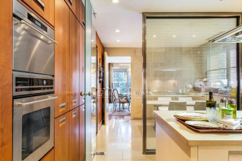 Apartamento de 5 dormitorios en venta en Barcelona, Cataluña, Spain № 4007 - foto 15