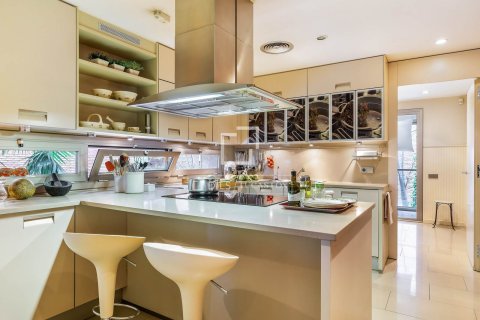 Apartamento de 5 dormitorios en venta en Barcelona, Cataluña, Spain № 4007 - foto 3