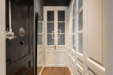 Apartamento de 2 dormitorios en venta en Barcelona, Cataluña, Spain № 4011 - foto 20
