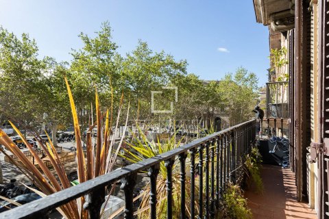 Apartamento de 2 dormitorios en venta en Barcelona, Cataluña, Spain № 4011 - foto 2