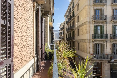 Apartamento de 2 dormitorios en venta en Barcelona, Cataluña, Spain № 4011 - foto 5