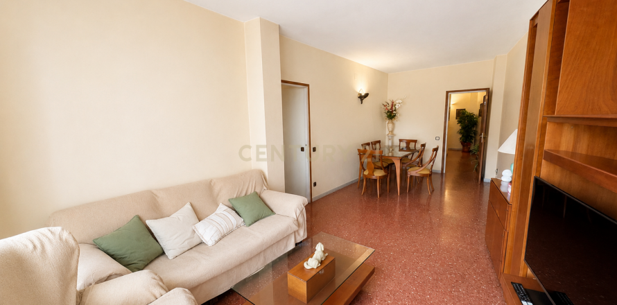 4 bedrooms apartment for sale in Barcelona, Catalonia, Spain № 9006