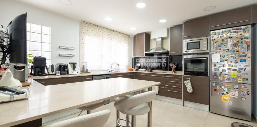 Villa de 7 dormitorios en venta en Principado De Andorra (Ninguna Poblacion Tiene C.P.), Lérida, Cataluña, Spain № 5890
