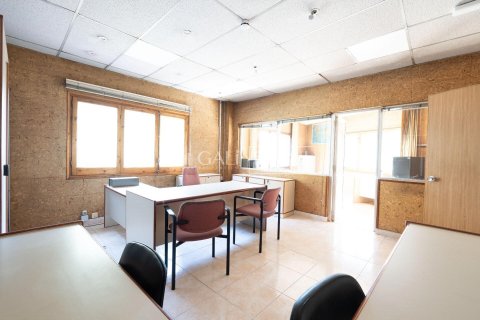 Villa de 7 dormitorios en venta en Principado De Andorra (Ninguna Poblacion Tiene C.P.), Lérida, Cataluña, Spain № 5890 - foto 17