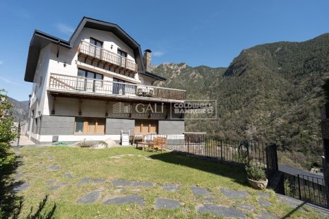 Villa de 7 dormitorios en venta en Principado De Andorra (Ninguna Poblacion Tiene C.P.), Lérida, Cataluña, Spain № 5890 - foto 23