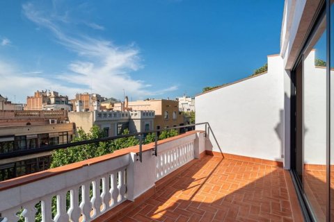 Apartamento de 3 dormitorios en venta en Trafalgar 72 Barcelona, Cataluña, Spain № 3423 - foto 3