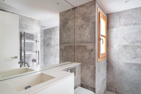 Apartamento de 3 dormitorios en venta en Trafalgar 72 Barcelona, Cataluña, Spain № 3423 - foto 4