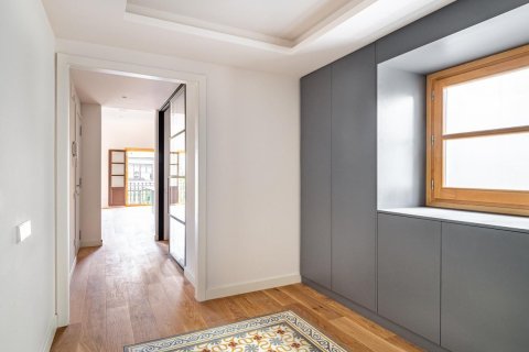 Apartamento de 3 dormitorios en venta en Trafalgar 72 Barcelona, Cataluña, Spain № 3423