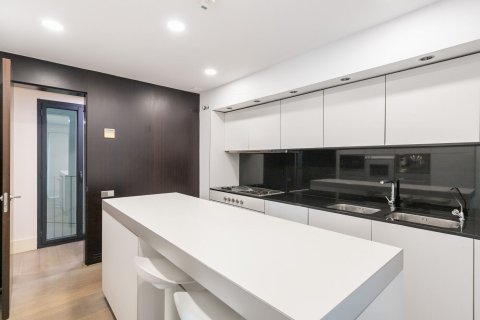 Apartamento de 3 dormitorios en venta en Barcelona, Cataluña, Spain № 1521 - foto 8