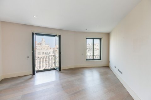 Apartamento de 3 dormitorios en venta en Barcelona, Cataluña, Spain № 1521 - foto 9