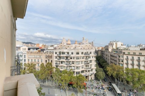 Apartamento de 3 dormitorios en venta en Barcelona, Cataluña, Spain № 1521 - foto 3