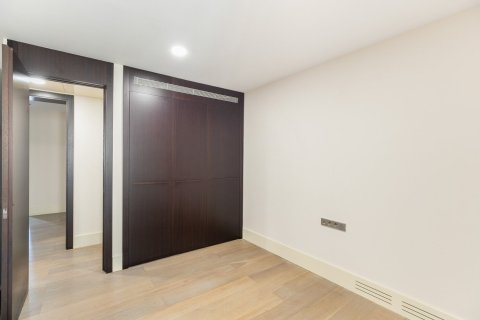 Apartamento de 3 dormitorios en venta en Barcelona, Cataluña, Spain № 1521 - foto 14