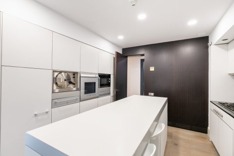Apartamento de 3 dormitorios en venta en Barcelona, Cataluña, Spain № 1521 - foto 6