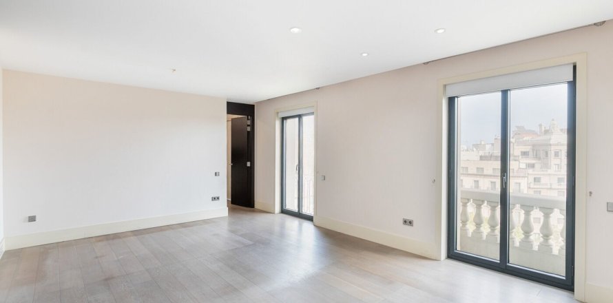 Apartamento de 3 dormitorios en venta en Barcelona, Cataluña, Spain № 1521