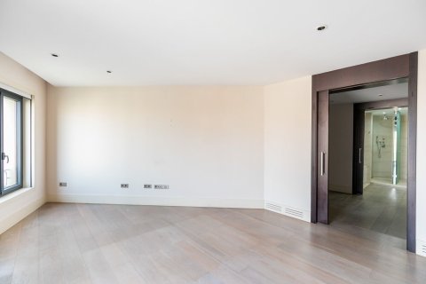 Apartamento de 3 dormitorios en venta en Barcelona, Cataluña, Spain № 1521 - foto 10