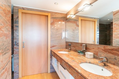 5 bedrooms apartment for sale in Barcelona, Catalonia, Spain № 1516 - photo 13