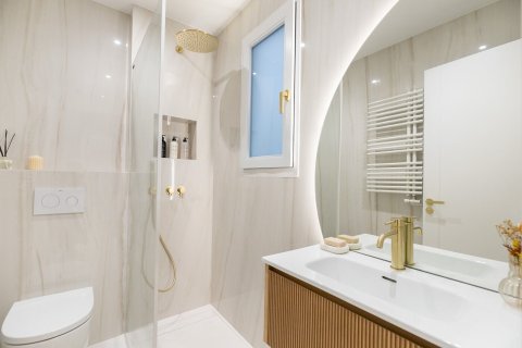 Apartamento de 4 dormitorios en venta en Barcelona, Cataluña, Spain № 1515 - foto 26