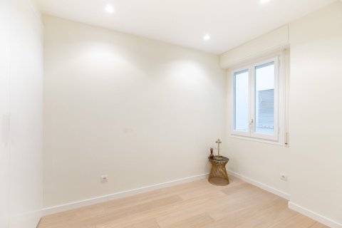 Apartamento de 4 dormitorios en venta en Barcelona, Cataluña, Spain № 1515 - foto 25