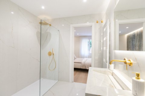 Apartamento de 4 dormitorios en venta en Barcelona, Cataluña, Spain № 1515 - foto 21